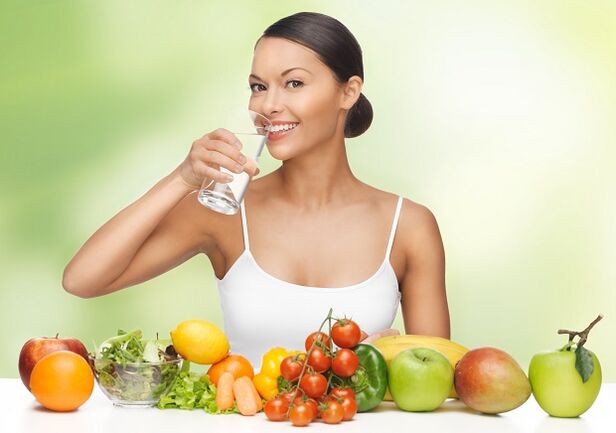 مبدأ النظام الغذائي المائي هو مراعاة نظام الشرب ، جنبًا إلى جنب مع استخدام الأطعمة الصحية